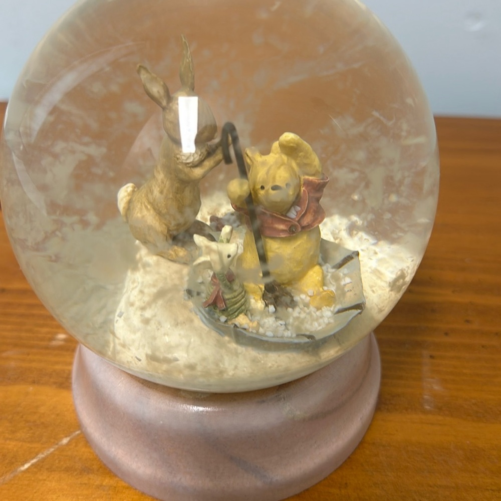 Vintage Disney Classic Pooh snow globe